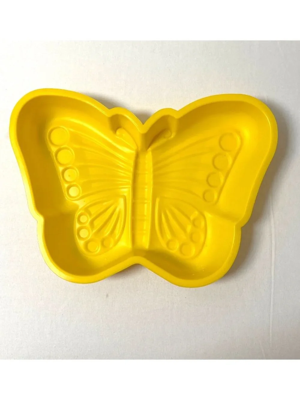 Hamilton Beach Yellow Silicone Butterfly Cake Pan, Model 87752, Y2K
